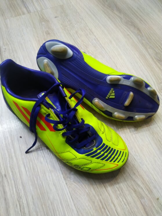 Бутси Adidas (35,5р  стопа 22см)  0198в