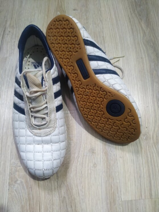 Футзалки Аdidas ( 38р стопа 23,5см ) 0240в